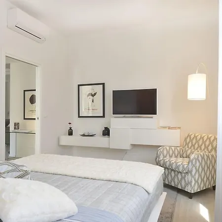 Ur-nest Vestri - Golden