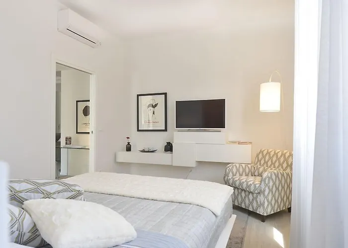 Ur-nest Vestri - Golden